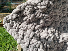 Load image into Gallery viewer, Chunky Sofa Throw