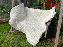 Load image into Gallery viewer, Chunky Sofa Throw