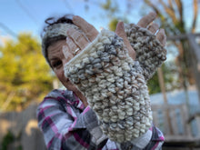 Load image into Gallery viewer, Chunky Fingerless Mittens for Women