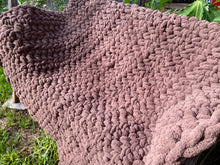 Load image into Gallery viewer, Chunky Sofa Throw